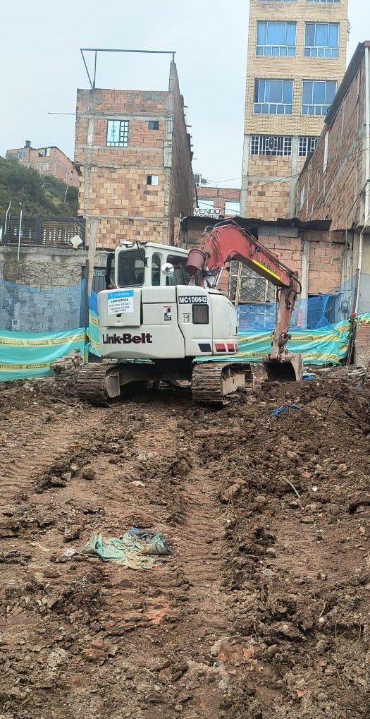 Instalación de redes de alcantarillado pluvial en vía urbana