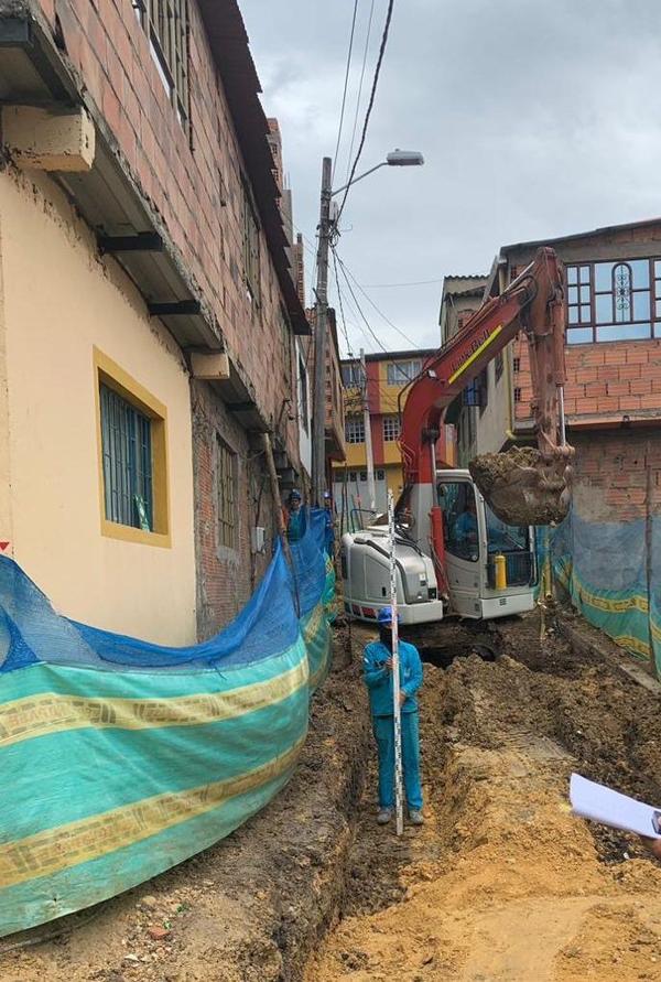 Pavimentación de vía con equipo de compactación tándem