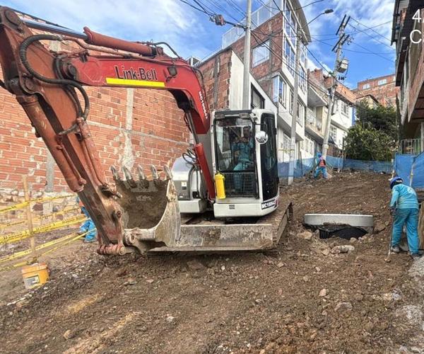 Apertura de zanja para tubería de acueducto en obra civil Bogotá
